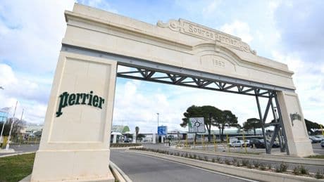 Perrier : Nestlé Waters a deux mois pour se mettre en conformité, l'avenir reste incertain