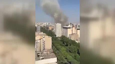 Tahran'ın merkezinde iki büyük patlama!