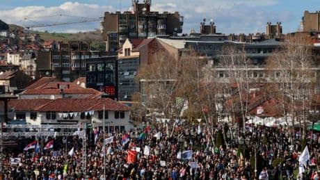 Manifestations en Serbie : les étudiants bloquent la Radio-télévision publique
