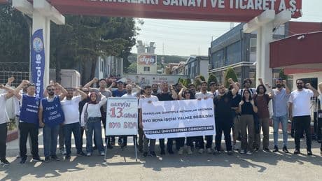 Grevdeki DYO işçilerine üniversite öğrencilerinden ziyaret: "En güzel rengimiz alın terimiz"