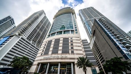 Amancio Ortega negocia la compra de las oficinas de Banco Sabadell en Miami por 235 millones