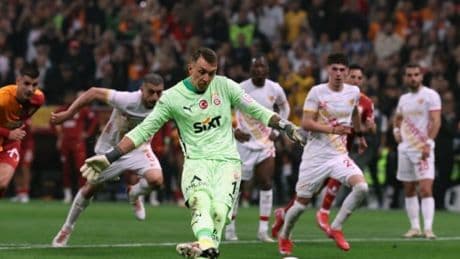 Fernando Muslera'dan penaltı golü!