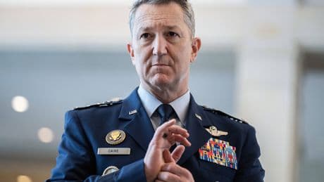 Comment le général « Razin » Caine a intégré le cercle très fermé des proches conseillers de Trump