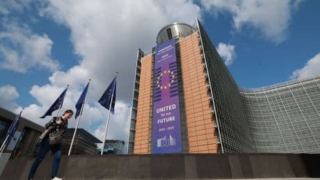 Guerre commerciale : L’UE suspend ses mesures de riposte après l’accord conclu avec Trump
