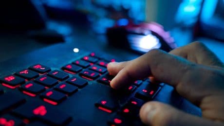 Prompt-Hacking: Wie Hacker KI-Systeme manipulieren – und warum es uns alle betrifft