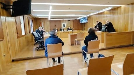 Condenada a 29 años de cárcel una madre por prostituir a su hija en Monforte de Lemos