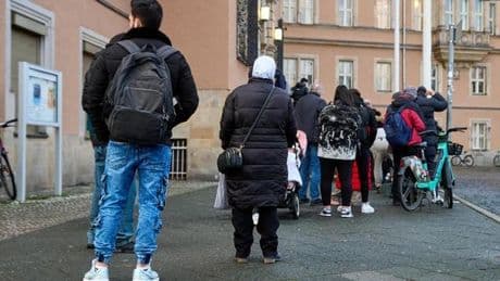 Berlins Sozialämter sind so schlecht, dass Tausende klagen müssen