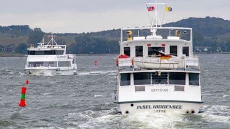 Ostsee: Fähre mit 150 Menschen auf Grund gelaufen - Seenotretter helfen