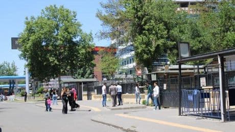 Ev hapsini, darbettiği eşine tahsis edilen evde geçiren koca tutuklandı