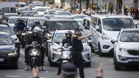 Barcelona: menos coches, más multas