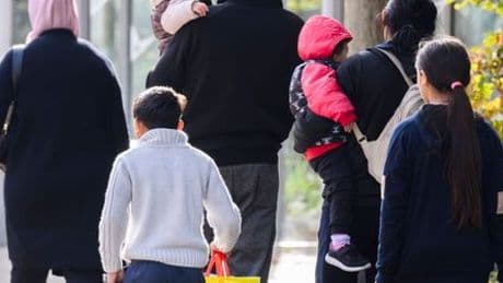 Asyl und Migration: Teilweise Entlastung durch sinkende Zahl von Geflüchteten