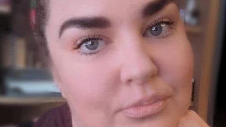 Mum diagnosed with rare health condition after horror bleeding from belly button