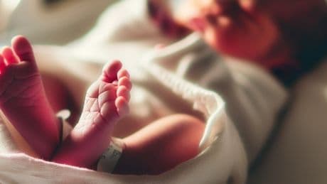 Üç kişinin DNA'sı kullanıldı, sağlıklı bebekler doğdu