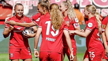 FC Twente Vrouwen na boeiende ontknoping landskampioen; Jaimy Ravensbergen held met hattrick
