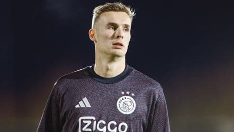 Ajax verhuurt ’echte professional’ Sivert Mannsverk aan Sparta Praag