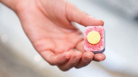 Wundermittel beim Putzen: Das lässt sich alles mit Spülmaschinentabs reinigen