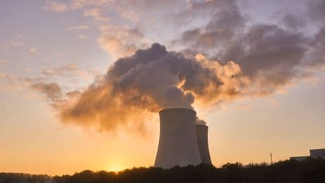 El gurú energético de la izquierda promocionó horas antes del apagón un evento antinuclear para el mismo lunes