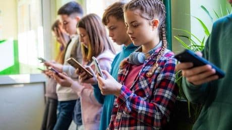 TikTok, Insta & Co.: Kommt jetzt das Verbot für unter 16-Jährige?