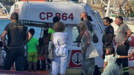 Bordighera, famiglia di turisti salvata in mare dalla Guardia costiera