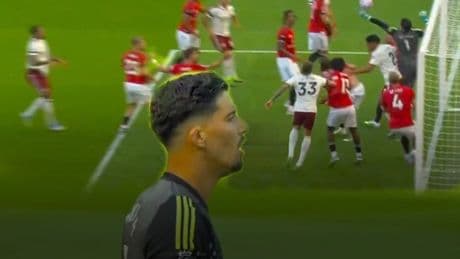 Altay Bayındır'dan akılalmaz hata! Topu içeriye yumrukladı...