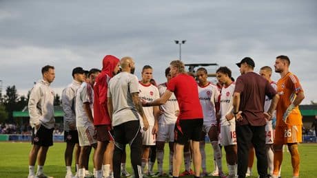 Auf dem Platz - Ultra-Ansage an die Nürnberger Spieler