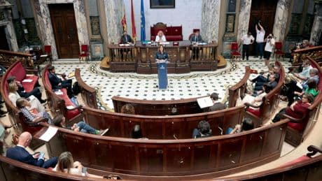 Las discrepancias sobre cómo facilitar el acceso a la vivienda marcan el debate en València