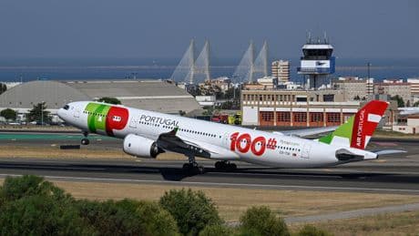 Portugal busca rivales para IAG en la venta del 49,9% de la pública TAP