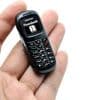 Franse politie zoekt naar mini-telefoons die zeer geliefd zijn bij gevangenen: 'Ze zijn zo groot als een aansteker'