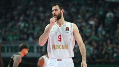 Anadolu Efes Georgios Papagiannis'i kadrosuna kattı