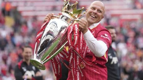 Kroon op topjaar Arne Slot? Liverpool-trainer  maakt kans op Ballon d’Or voor beste coach