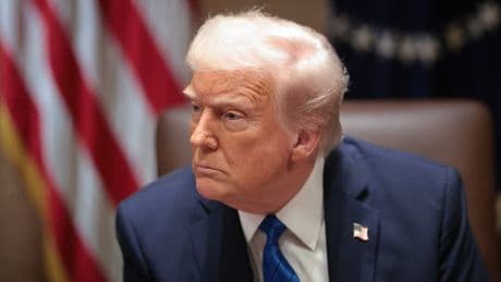 Trump demande la gratuité des canaux de Panama et Suez pour les navires américains