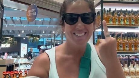 Anabel Pantoja: brazo escoyolado, baile, insulto y peineta
