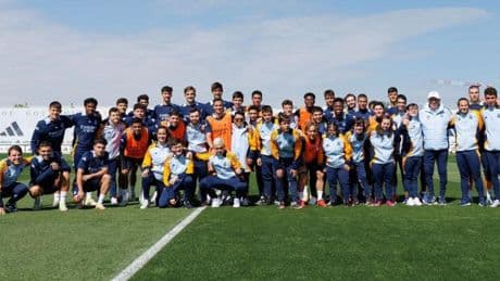 La plantilla del Real Madrid tiene un encuentro con integrantes de LaLiga Genuine