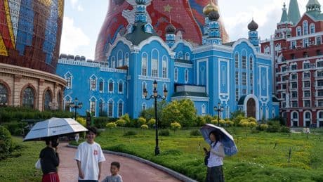 How a Chinese Border Town Keeps Russia’s Economy Afloat
