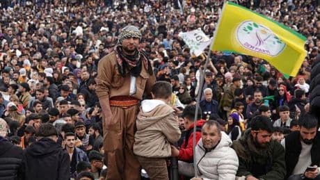 Los kurdos de Turquía mantienen el miedo tras la disolución del PKK: "No hay un clima ni un lenguaje de paz"