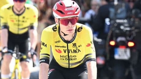 Vuelta, 2&ordf; tappa: Vingegaard beffa Ciccone e si prende la maglia rossa. Caduta di gruppo nel finale