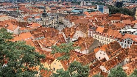 Österreicher beantragte Behindertenhilfe und ging offenbar exzessiv feiern und urlauben