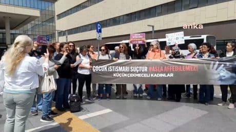 Çam ve Sakura Şehir Hastanesi’nde zihinsel engelli çocuğa cinsel istismar iddiaları... Kadınlar, hastane önünde eylem yaptı