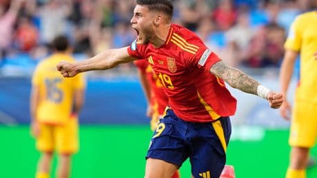 La selección española sub-21 sufre y gana al límite a Rumania en el Europeo