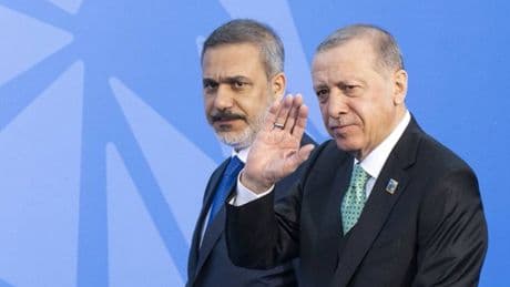 Albayrak'ın gazetesinde 'Hakan Fidan' yorumu: 'AK Parti çevrelerindeki yakıştırmalar onu dikiz aynasına bakmaya zorluyor'