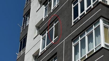 Cam silerken 4'üncü kattan düşüp hayatını kaybetti