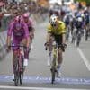 Mads Pedersen klopt Wout van Aert voor vierde etappezege: ‘Deze Giro is waanzin, wow’