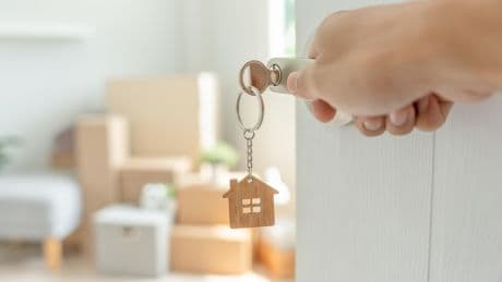 À Nice, les propriétaires incités à la location étudiante... pour pouvoir louer en Airbnb durant l’été