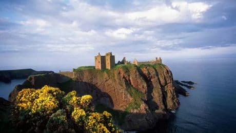 Stunning UK harbour town with 'haunting' castle home to breathtaking walk trail
