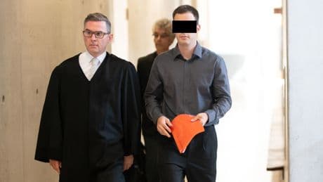 Zweieinhalb Jahre Haft - Musiker raste im Mercedes-AMG ein Rentnerpaar tot