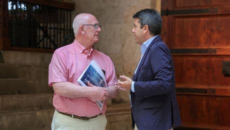 Mazón, con el alcalde de Paiporta: “Normalidad institucional, que el Gobierno tome nota”