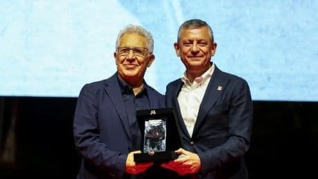 Zülfü Livaneli’ye Hacı Bektaş Veli Dostluk ve Barış Ödülü verildi.