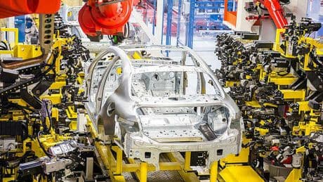 Auto, attacco alla Ue. I costruttori: ibride anche dopo il 2035