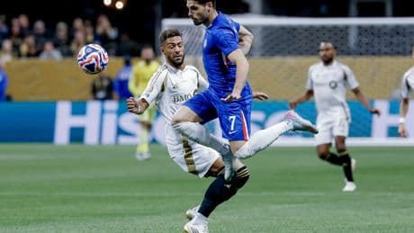 Chelsea galibiyetle başladı