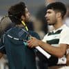 Alcaraz opnieuw naar finale Roland Garros, geblesseerde Musetti geeft op in vierde set: ‘Nooit leuk om zo te winnen’